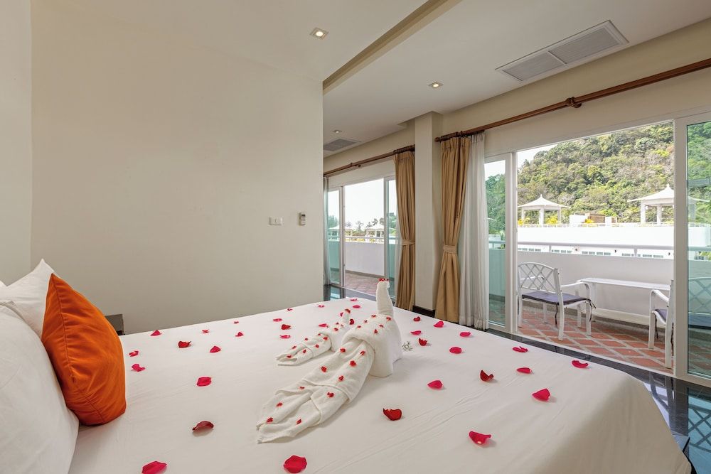 Phunawa Resort One Bedroom Penthouse Suite with Rooftop Jacuzzi