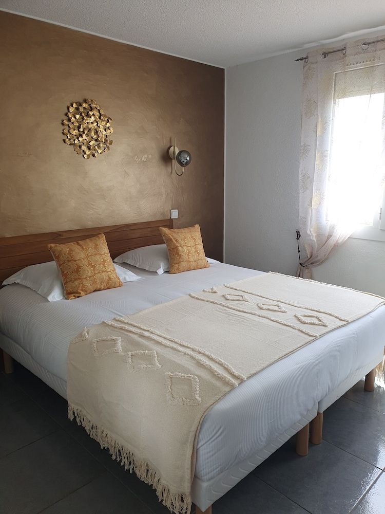 Hôtel Le Mas Des Quintrands Superior Double Room 7