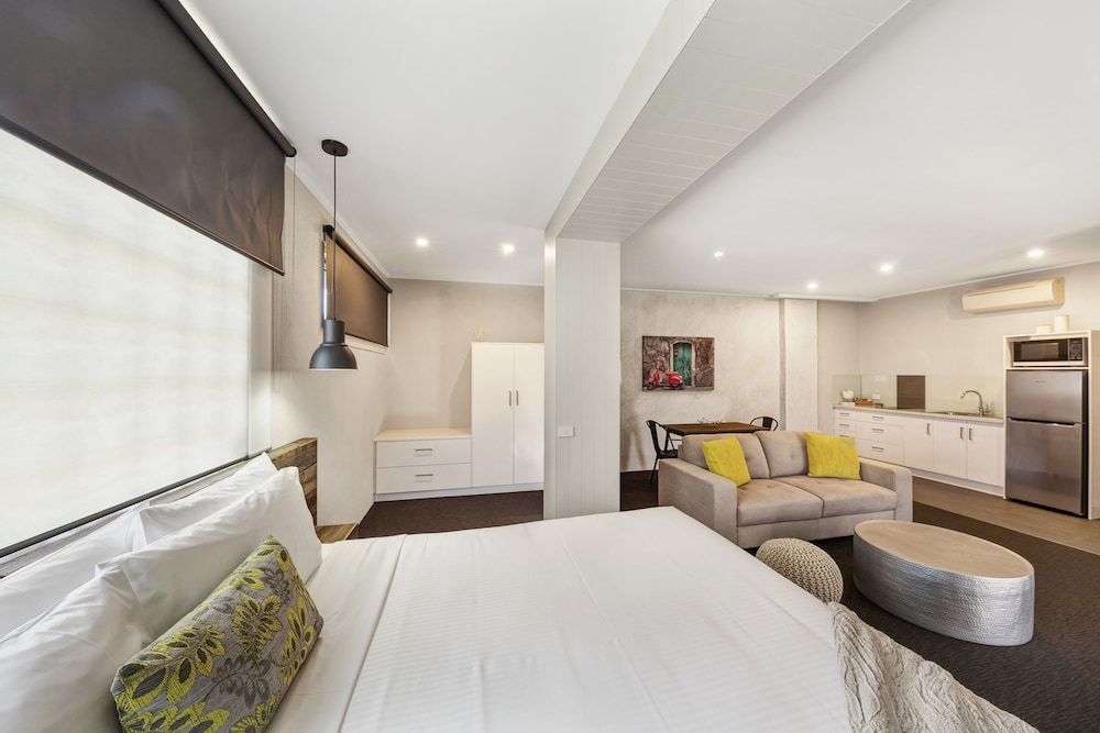 Moonlight Bay Apartments Premium Spa Studio (2 Nights Min)