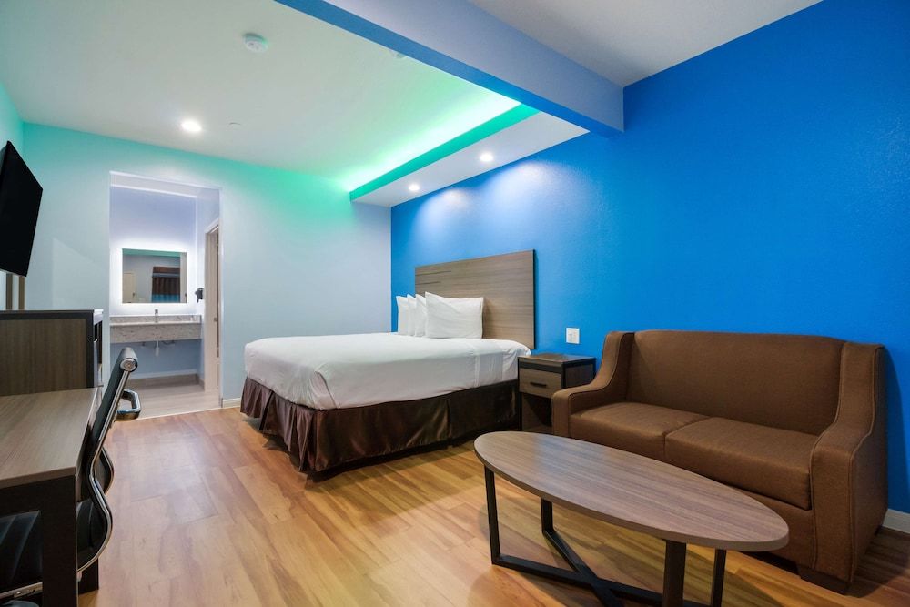 Room, 1 King Bed, Smoking