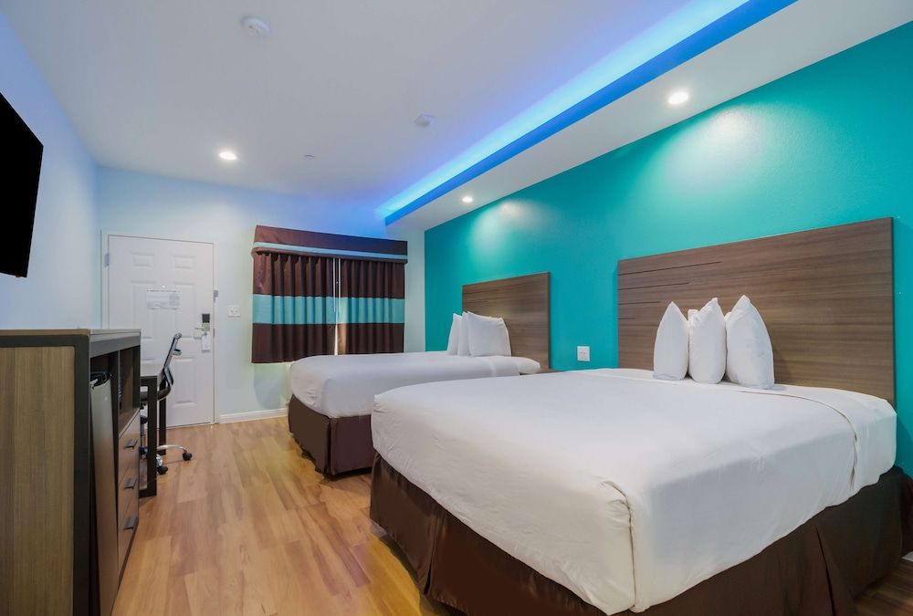 Room, 2 Queen Beds, Smoking