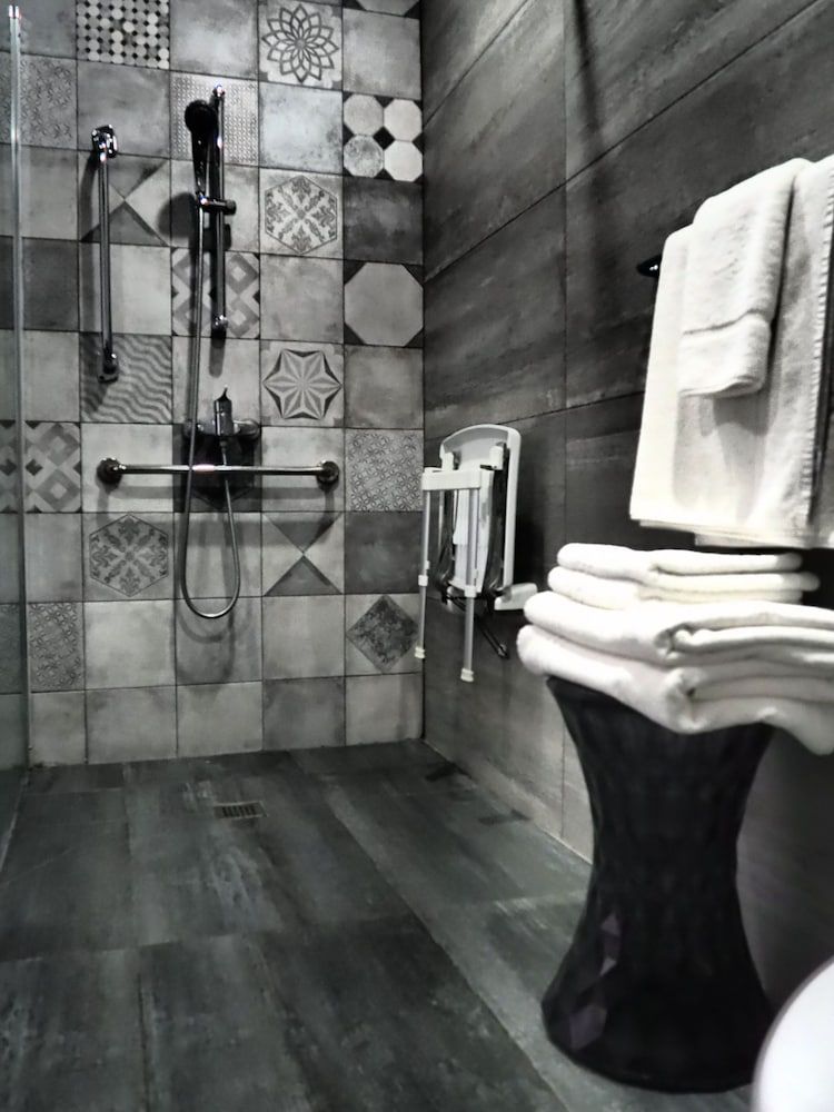 Adelphi Boutique Hotel Deluxe Double Room (Deluxe Suite) 7