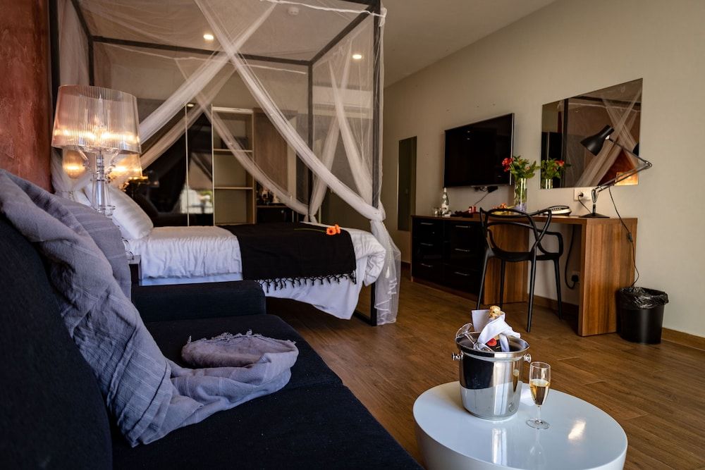 Adelphi Boutique Hotel Deluxe Double Room (Deluxe Suite) 3