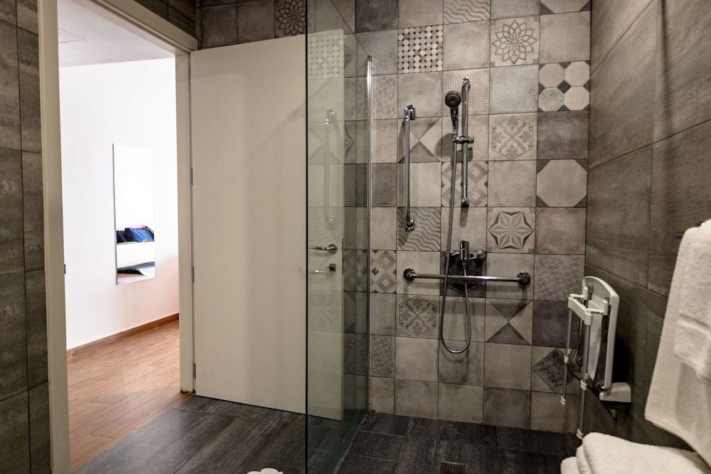 Adelphi Boutique Hotel Deluxe Double Room (Deluxe Suite) 9