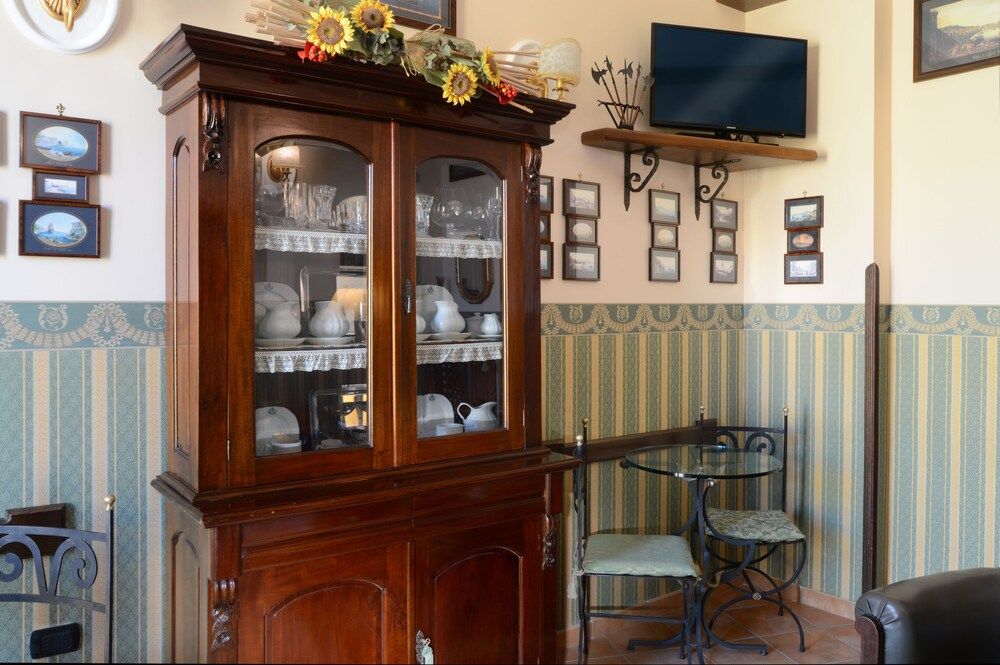 undefined Pinto Storey Hotel 5