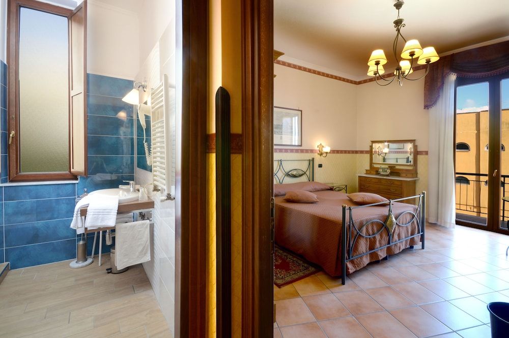 Pinto Storey Hotel Superior Double Room 11