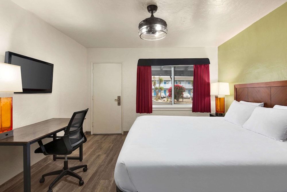 Room, 1 King Bed, Non Smoking