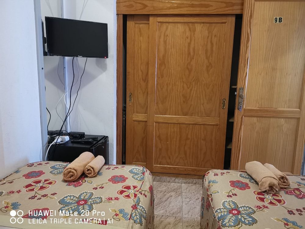 Basic Twin Room, Shared Bathroom (Patronato D)