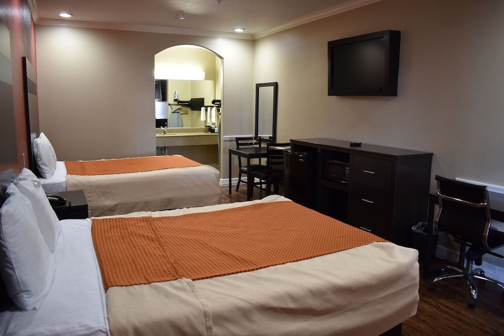 Platinum Inn Katy Room, 2 Queen Beds 3