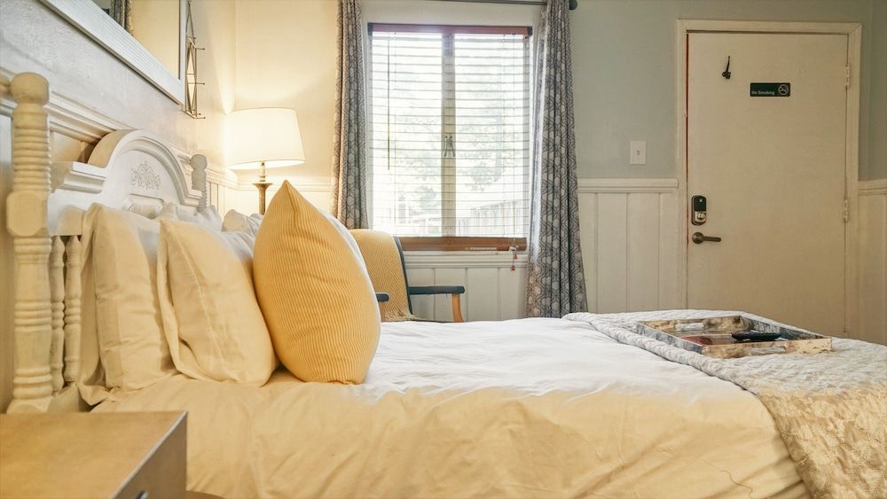 Playpark Lodge Standard Room, 1 Queen Bed 8