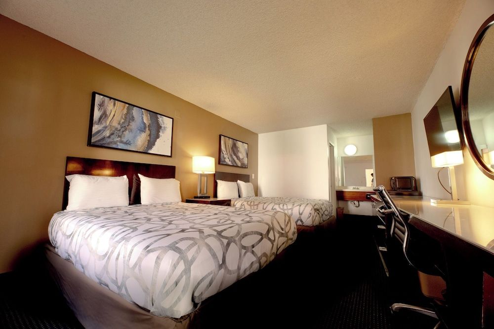 National 9 Inn Standard Double Room, 2 Queen Beds, Courtyard View 3