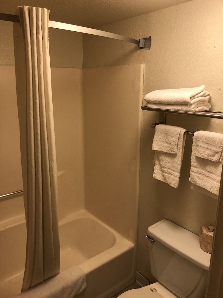 National 9 Inn Classic Room, 1 Queen Bed 9