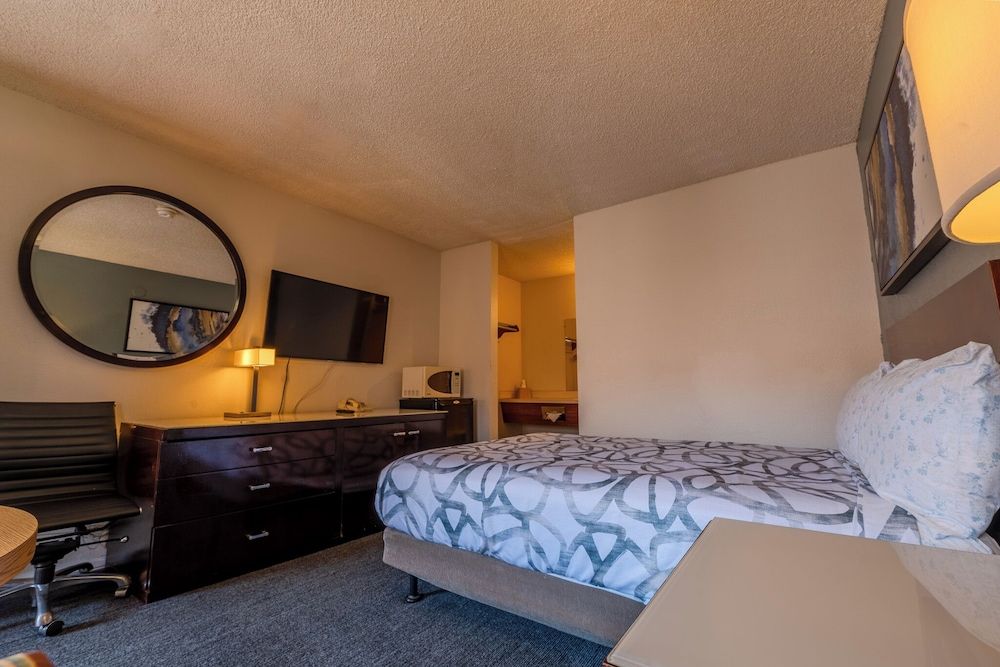 National 9 Inn Classic Room, 1 Queen Bed 3