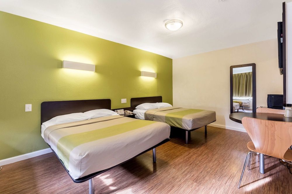 Motel 6 San Rafael, CA Standard Double Room, 2 Double Beds, Non Smoking 5