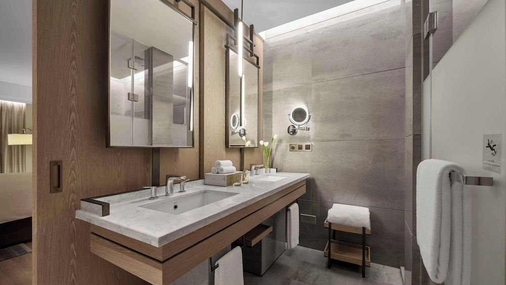 undefined Hangzhou Huaxia Center Hotel, Vignette Collection by IHG 2