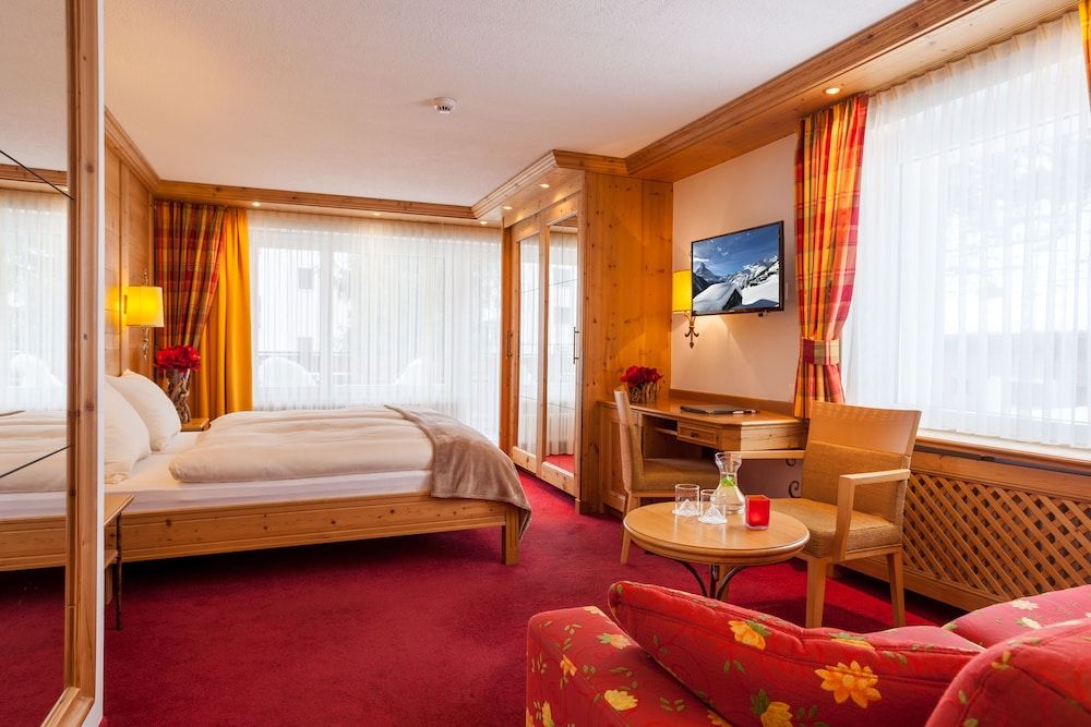 Hotel Holiday Triple Room, Balcony, Mountain View 2