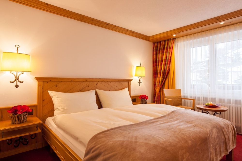 Hotel Holiday Standard Double Room, Balcony, Mountain View
