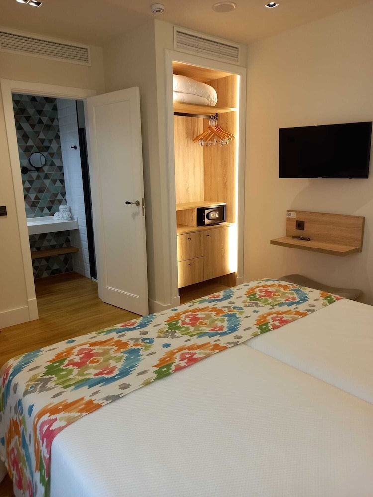 La Puerta de Nerja Hostal Boutique Economy Twin Room 3
