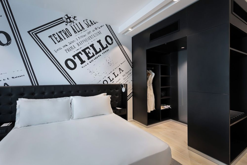 Deluxe Room (King)