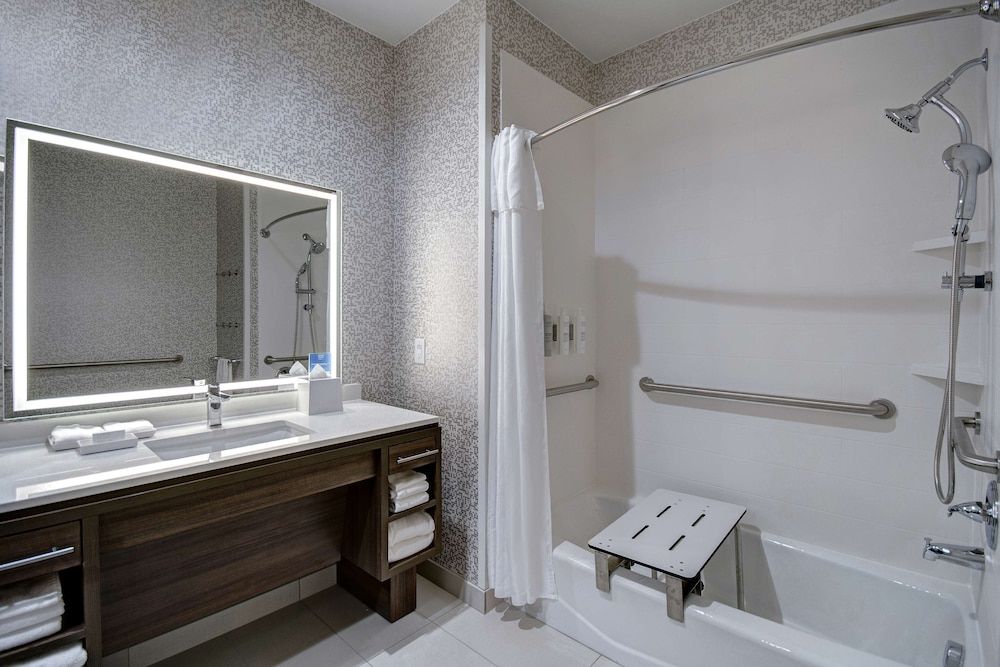 Studio, 2 Queen Beds, Accessible, Bathtub (Mobility & Hearing)