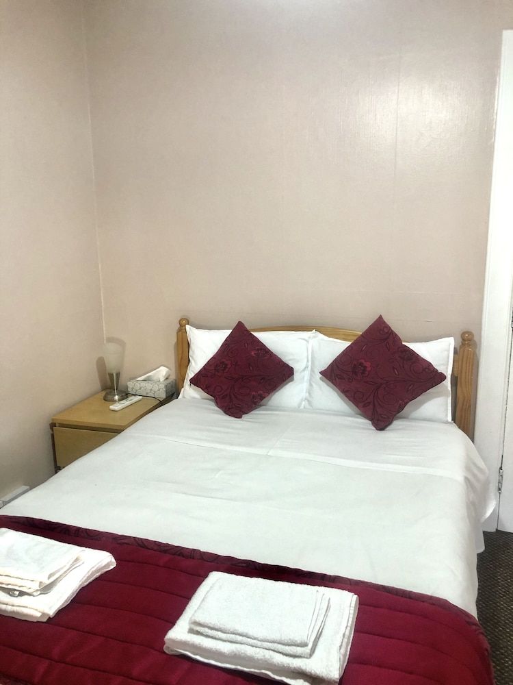 Dalry guesthouse Double Room, Shared Bathroom 7