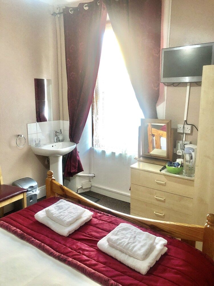 Dalry guesthouse Double Room, Shared Bathroom 9