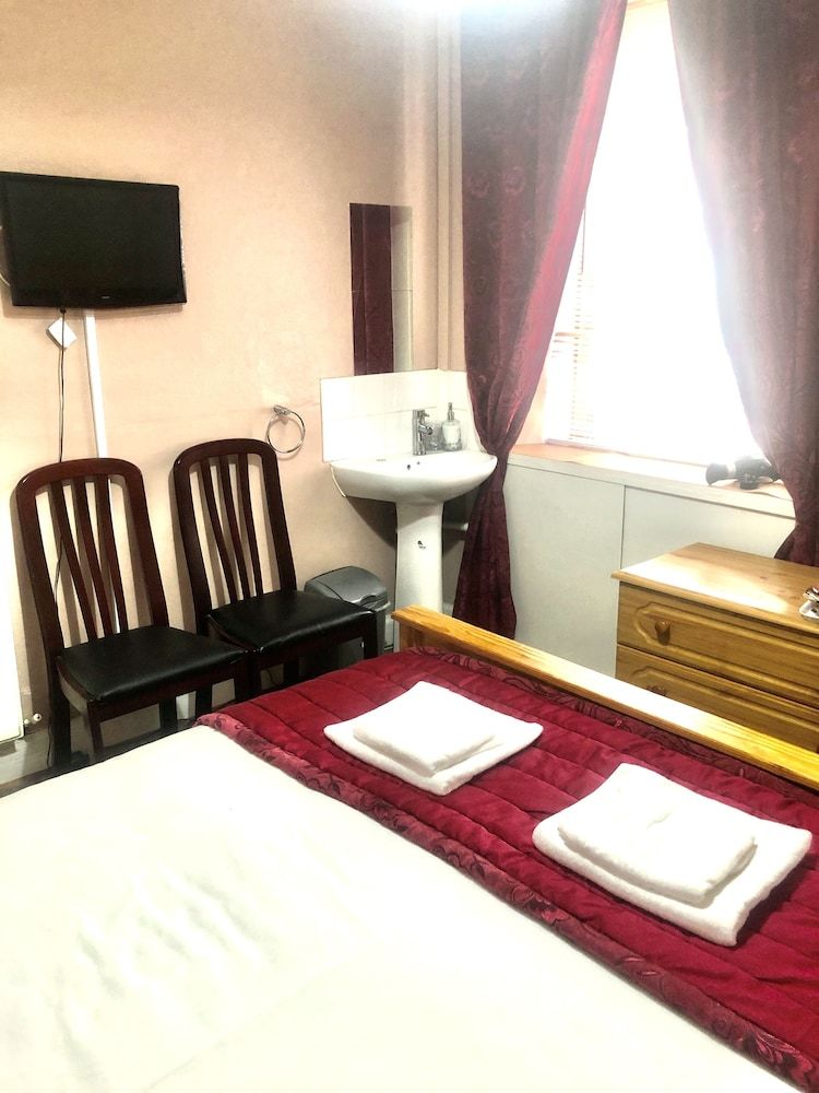 Dalry guesthouse Double Room, Shared Bathroom, Ground Floor 2