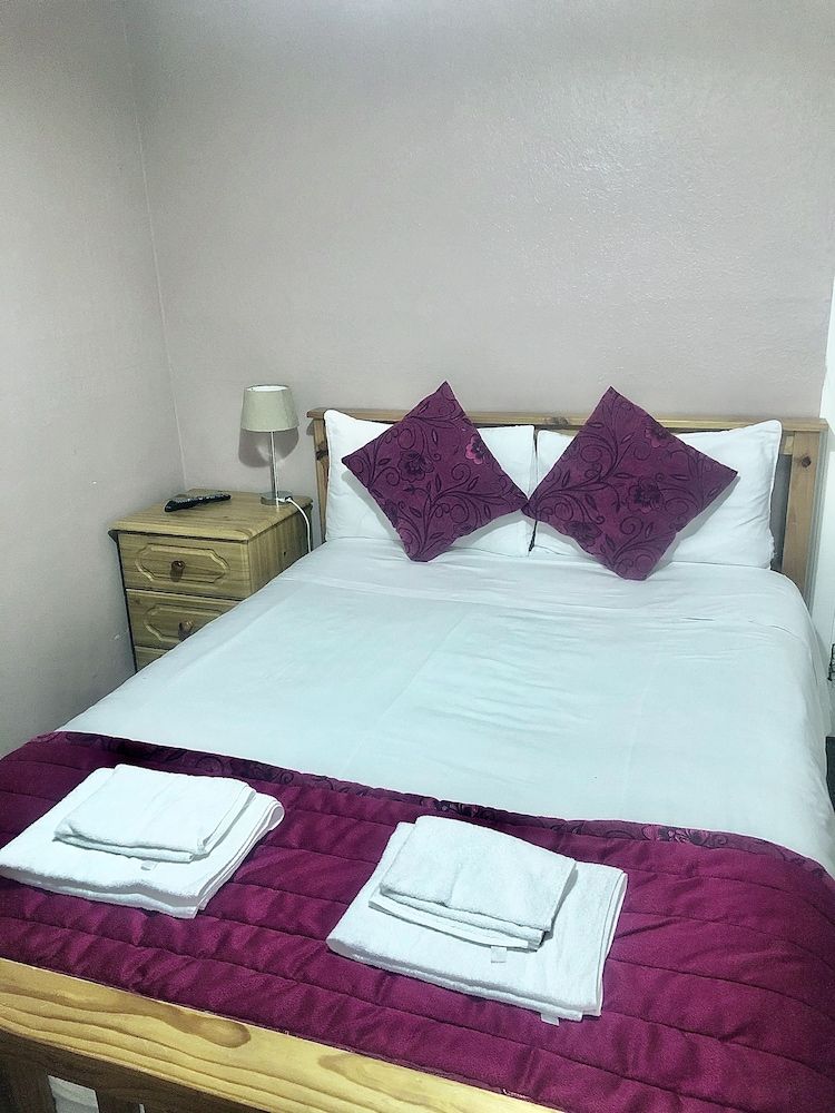 Dalry guesthouse Double Room, Shared Bathroom 2