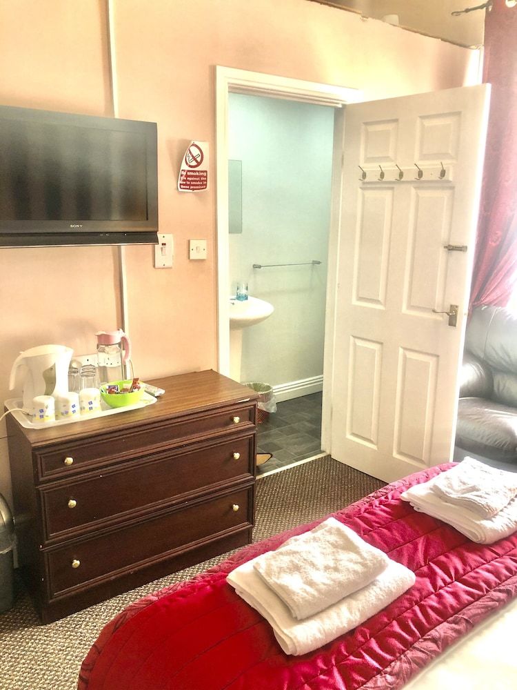 undefined Dalry guesthouse 8