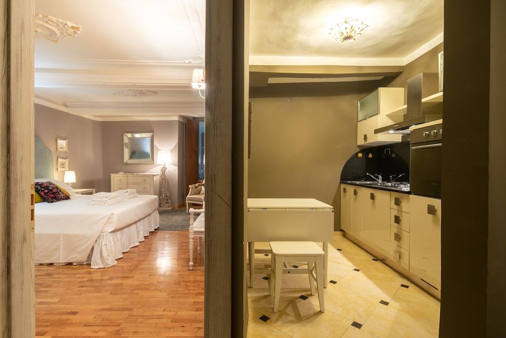 undefined Uffizi Romantic Flat by Mmega 5