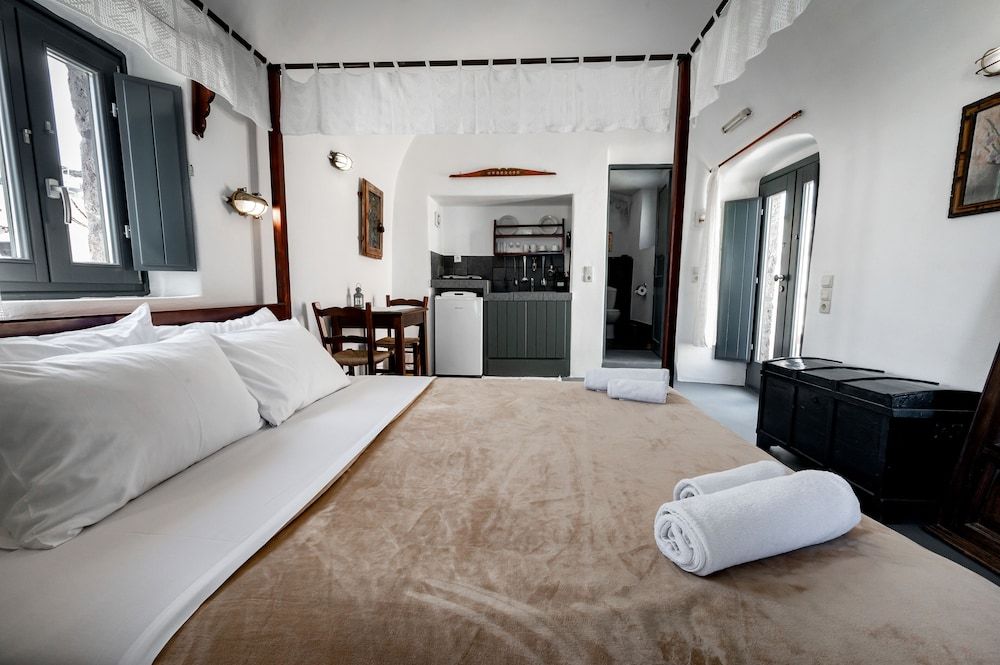 Lotza Studios Traditional Studio 11