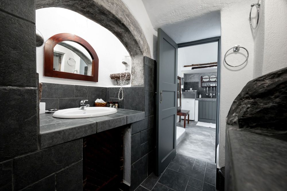 Lotza Studios Traditional Studio 47