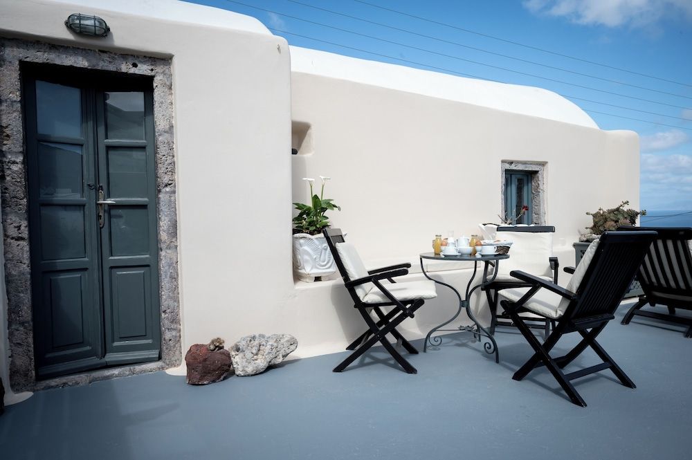 Lotza Studios Traditional Studio 23