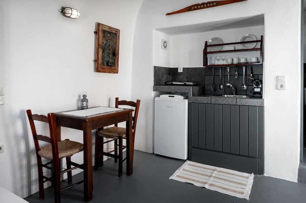 Lotza Studios Traditional Studio 63