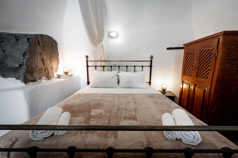 Lotza Studios Traditional Studio 5