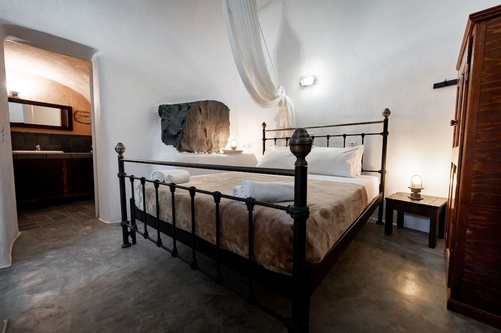 Lotza Studios Traditional Studio