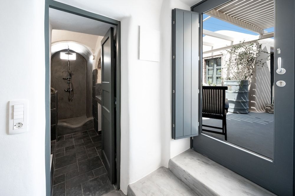 Lotza Studios Traditional Studio 41