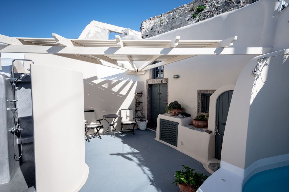 Lotza Studios Traditional Studio 32