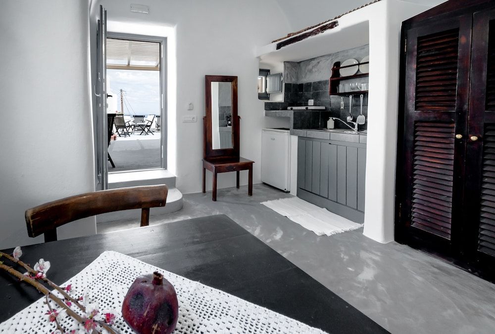 Lotza Studios Traditional Studio 62