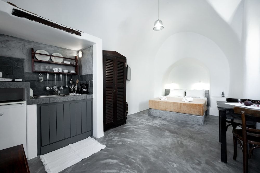 Lotza Studios Traditional Studio 6