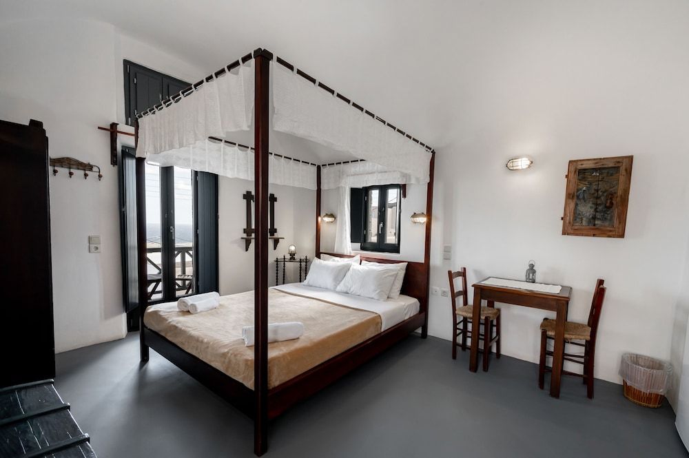 Lotza Studios Traditional Studio 12