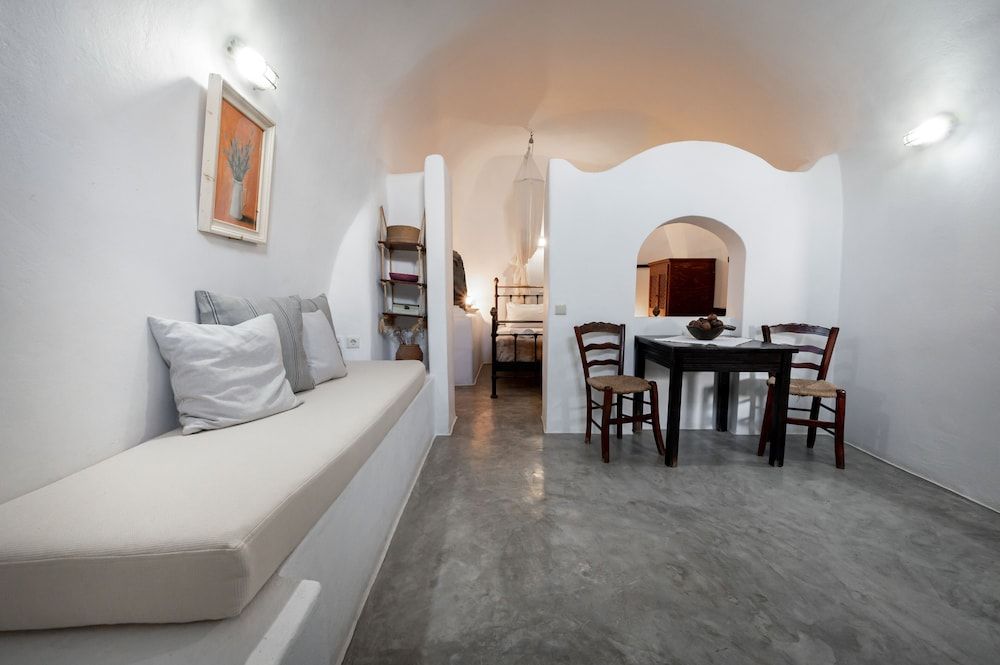 Lotza Studios Traditional Studio 20