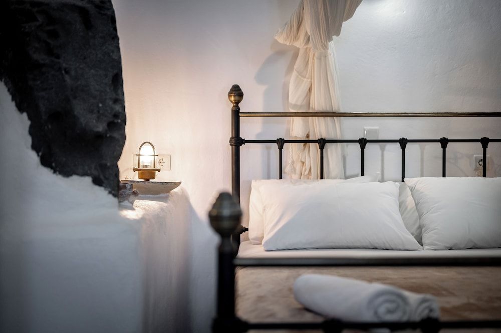 Lotza Studios Traditional Studio 17