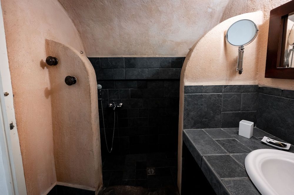 Lotza Studios Traditional Studio 43