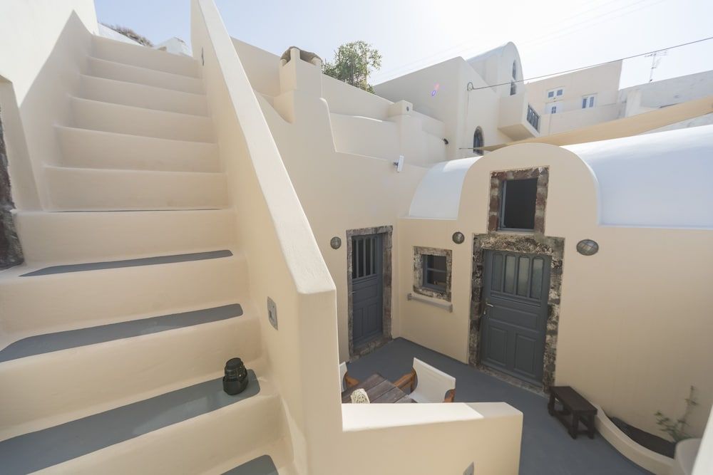 undefined Lotza Studios 8