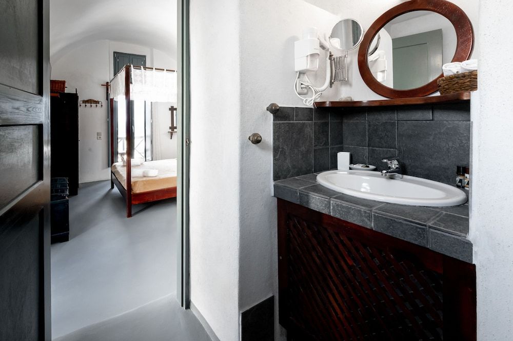 Lotza Studios Traditional Studio 49