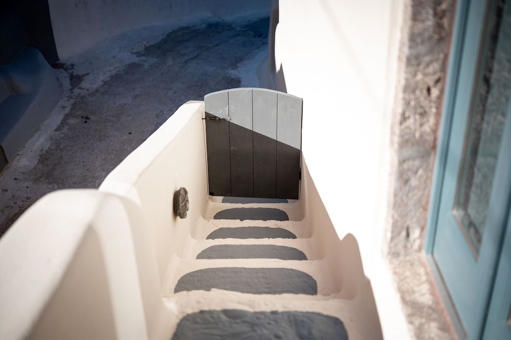 Lotza Studios Traditional Studio 34