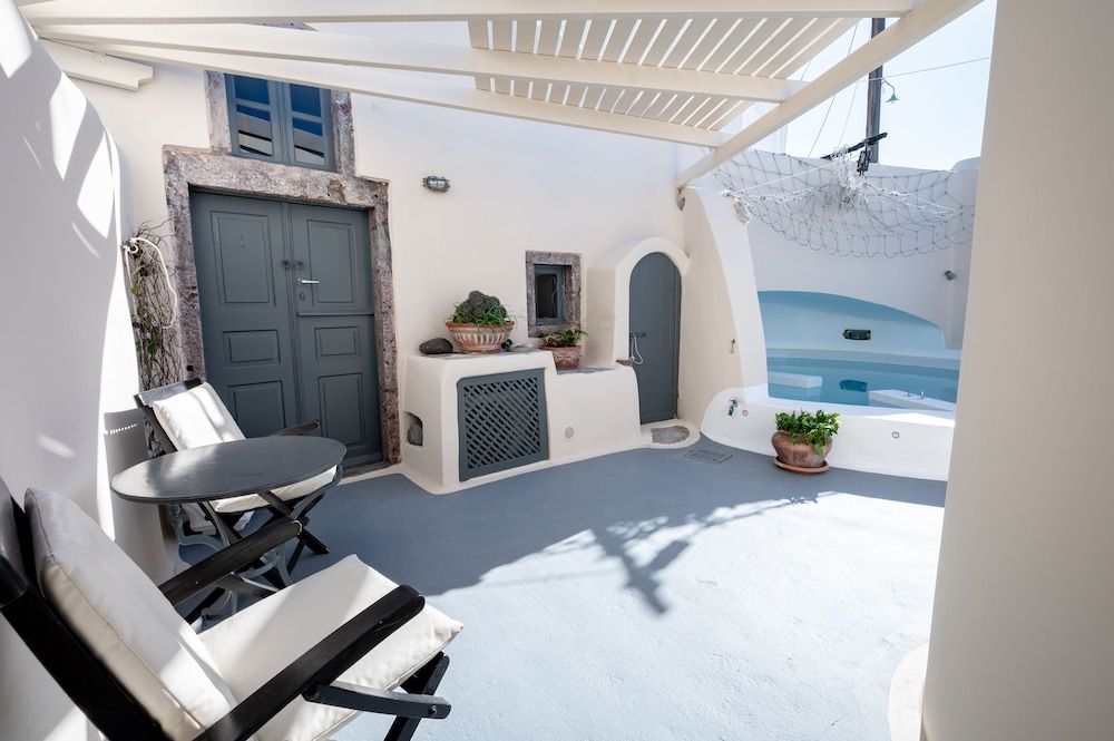 Lotza Studios Traditional Studio 27