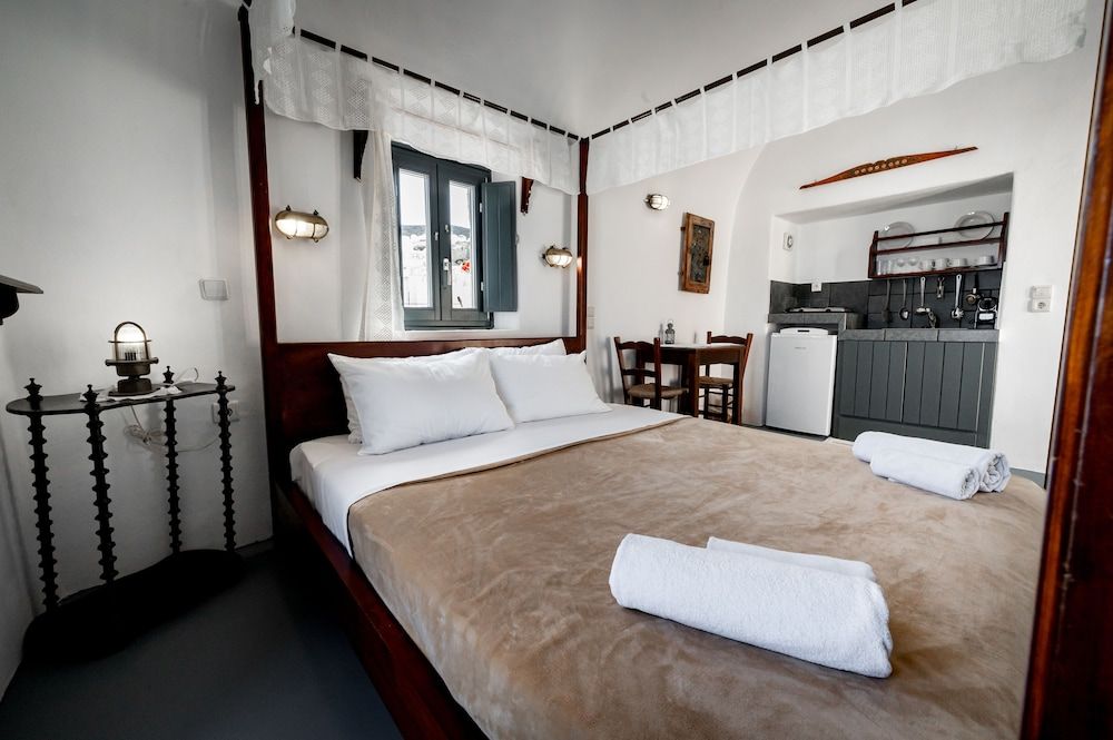 Lotza Studios Traditional Studio 14