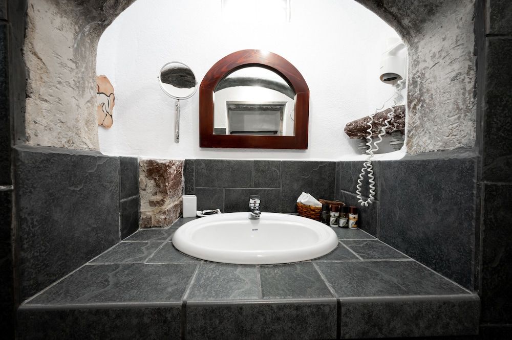 Lotza Studios Traditional Studio 48